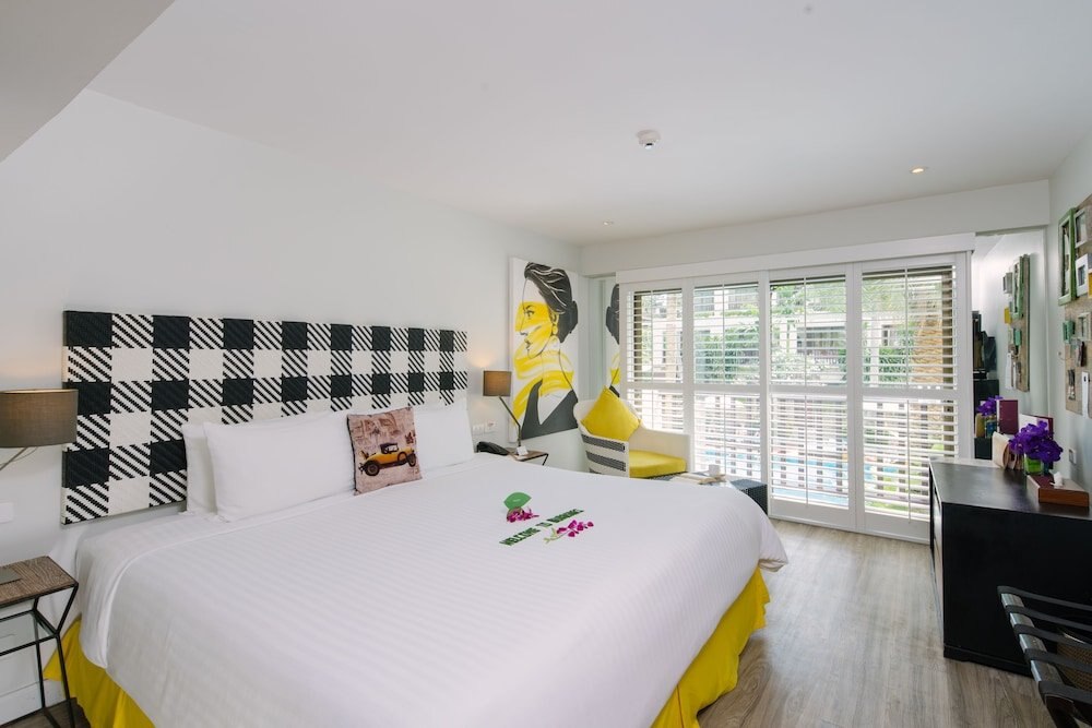 Burasari Phuket Room Type - Premier Room, Pool View