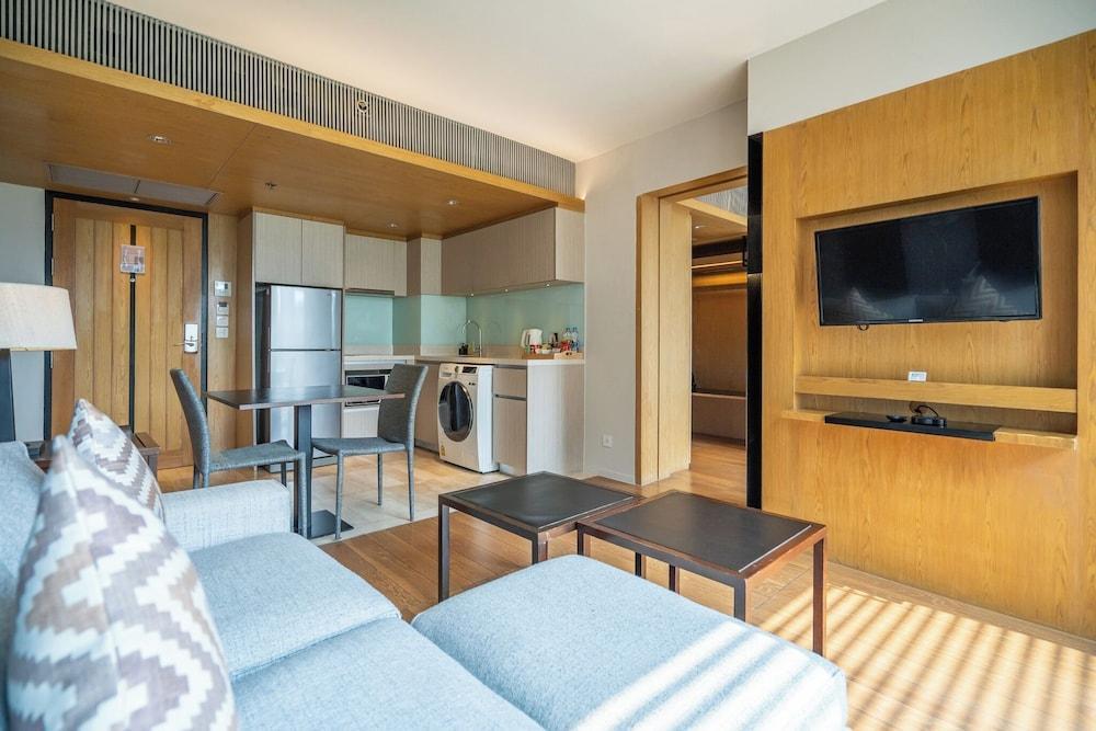 Arcadia Suites Bangkok - Tap to explore photos