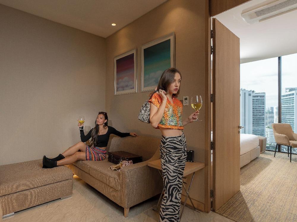 SKYVIEW Hotel Bangkok - Em District Sukhumvit 24 Room Type - SkyView Grand Suites