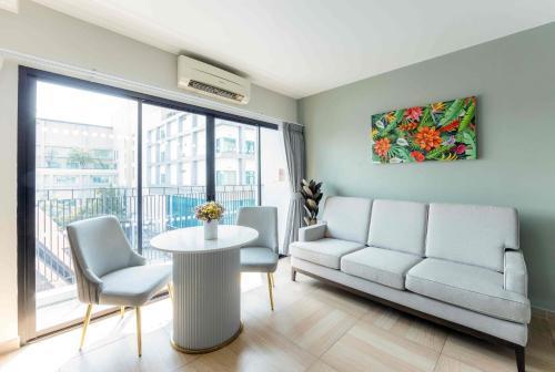 Chiva Bangkok Hotel - Tap to explore photos