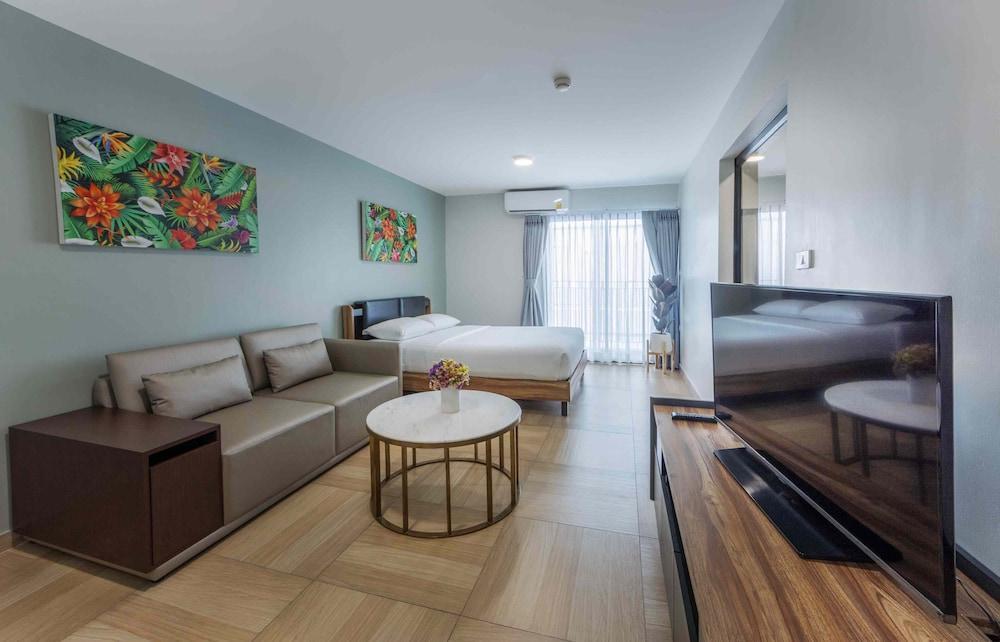 Chiva Bangkok Hotel Room Type - Deluxe Studio, 1 King Bed