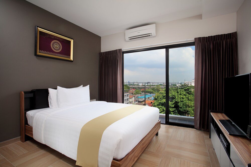 Chiva Bangkok Hotel Room Type - Studio, 1 Queen Bed