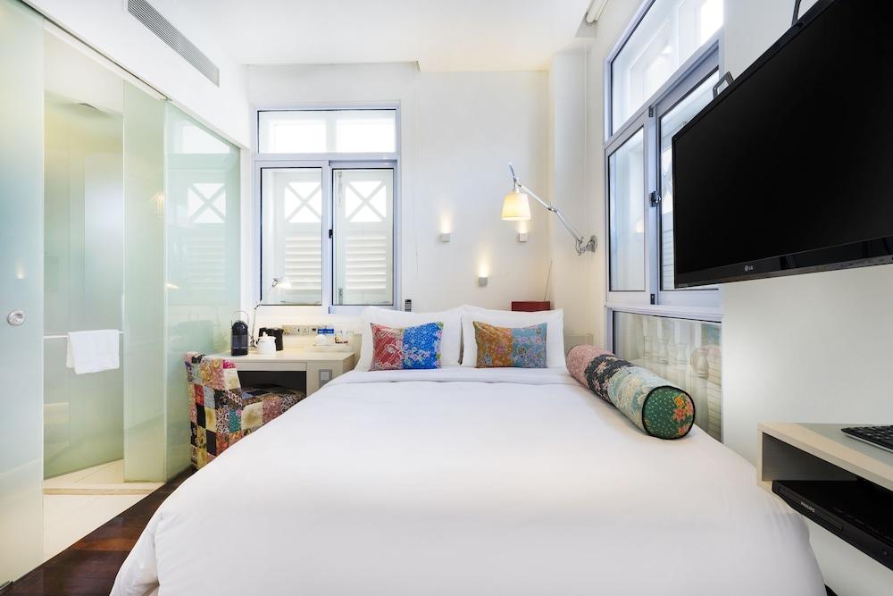 The Daulat by Hotel Calmo - Tap to explore photos