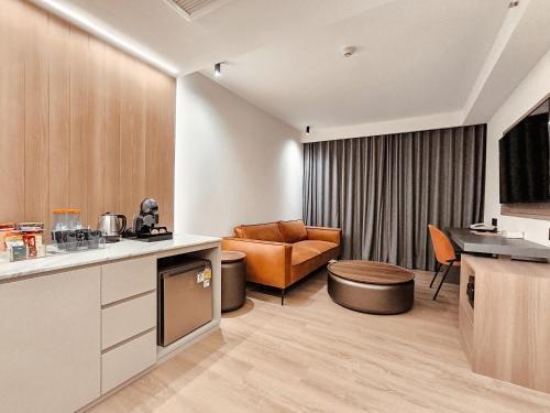 Citrus Sukhumvit 13 by Compass Hospitality (Newly Renovated) - Tap to explore photos