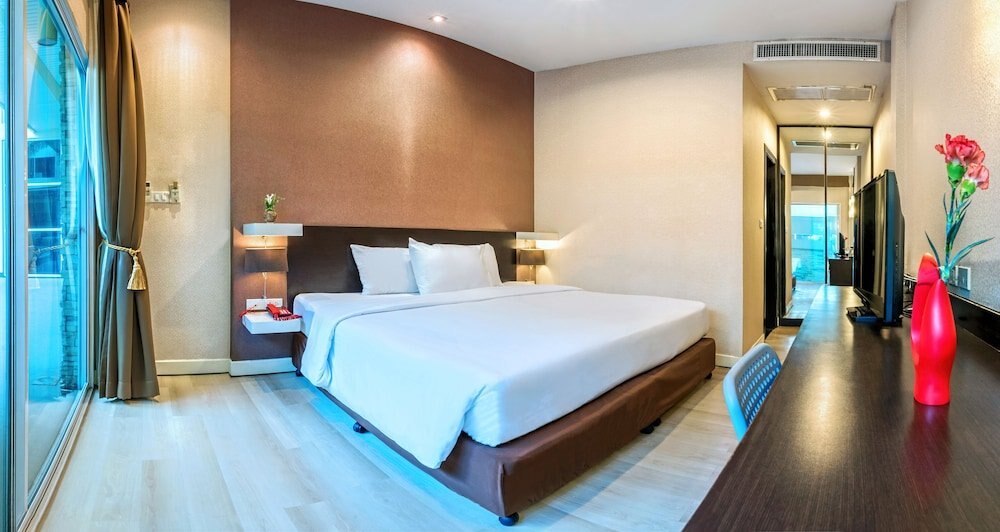 Qiu Hotel Sukhumvit - BTS On Nut Station Room Type - Deluxe Pool Side Qiu Hotel Sukhumvit - BTS On Nut Station Room Type - Deluxe Pool Side
