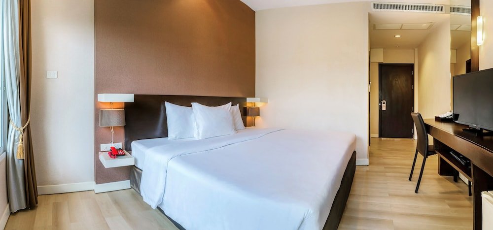 Qiu Hotel Sukhumvit - BTS On Nut Station Room Type - Deluxe Pool View Upper Floor Qiu Hotel Sukhumvit - BTS On Nut Station Room Type - Deluxe Pool View Upper Floor