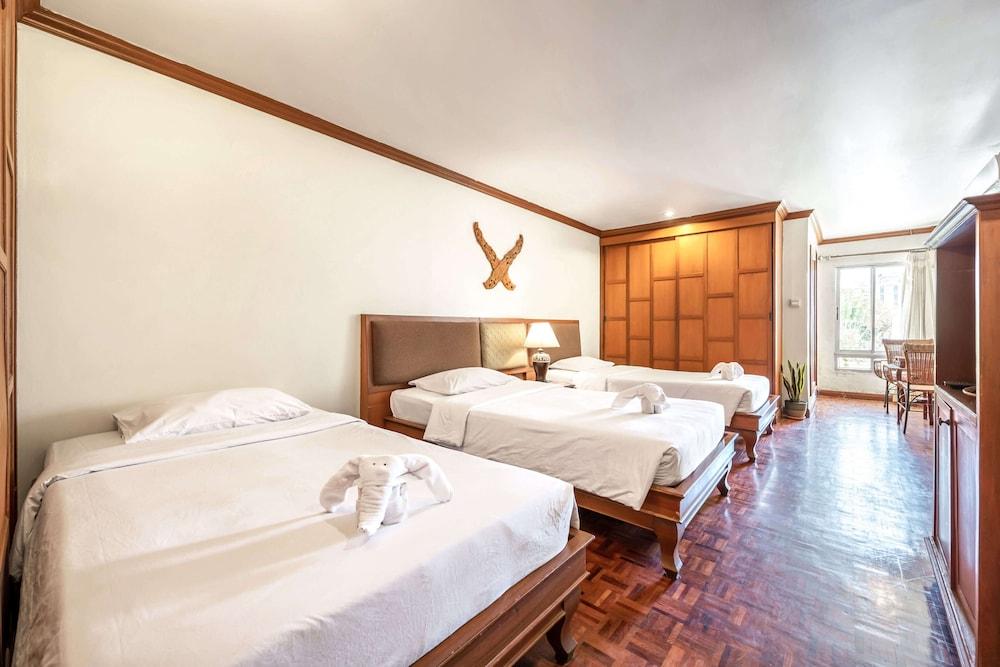 Royal Ivory Sukhumvit Nana Room Type - Superior Triple Room