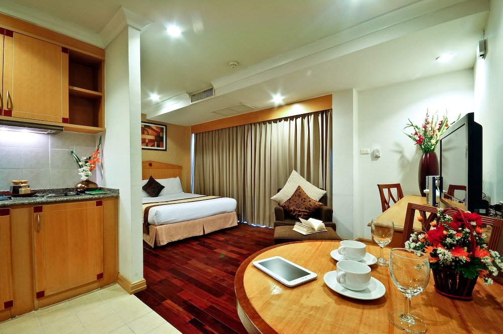 Admiral Suites Bangkok - Tap to explore photos