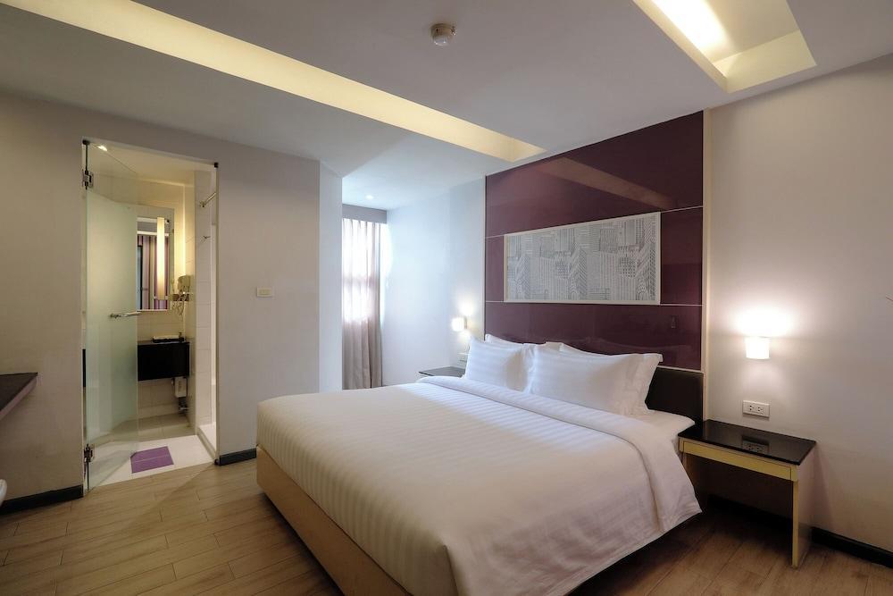Klassique Sukhumvit Room Type - Deluxe Double Room, City View