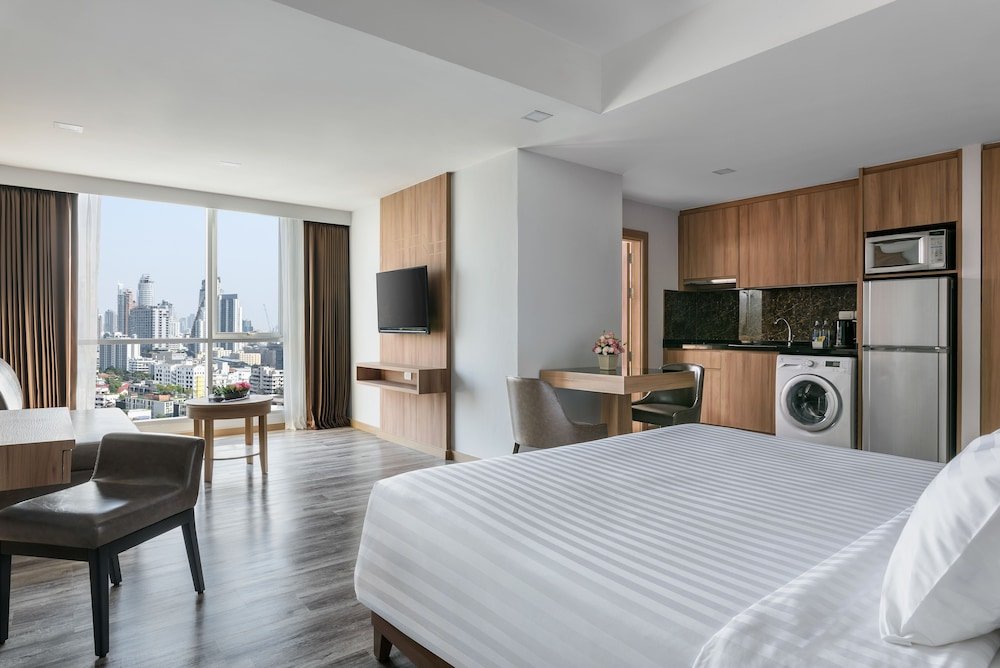 Adelphi Grande Sukhumvit Room Type - Deluxe Suite, 1 King Bed, City View