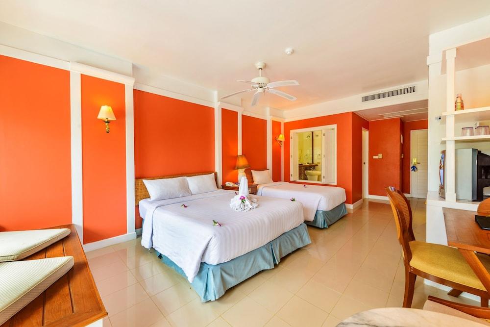 Andaman Seaview Hotel Room Type - Superior Room, Bathtub, Pool View