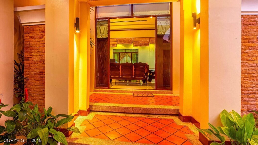 Les Palmares Villas - Tap to explore photos