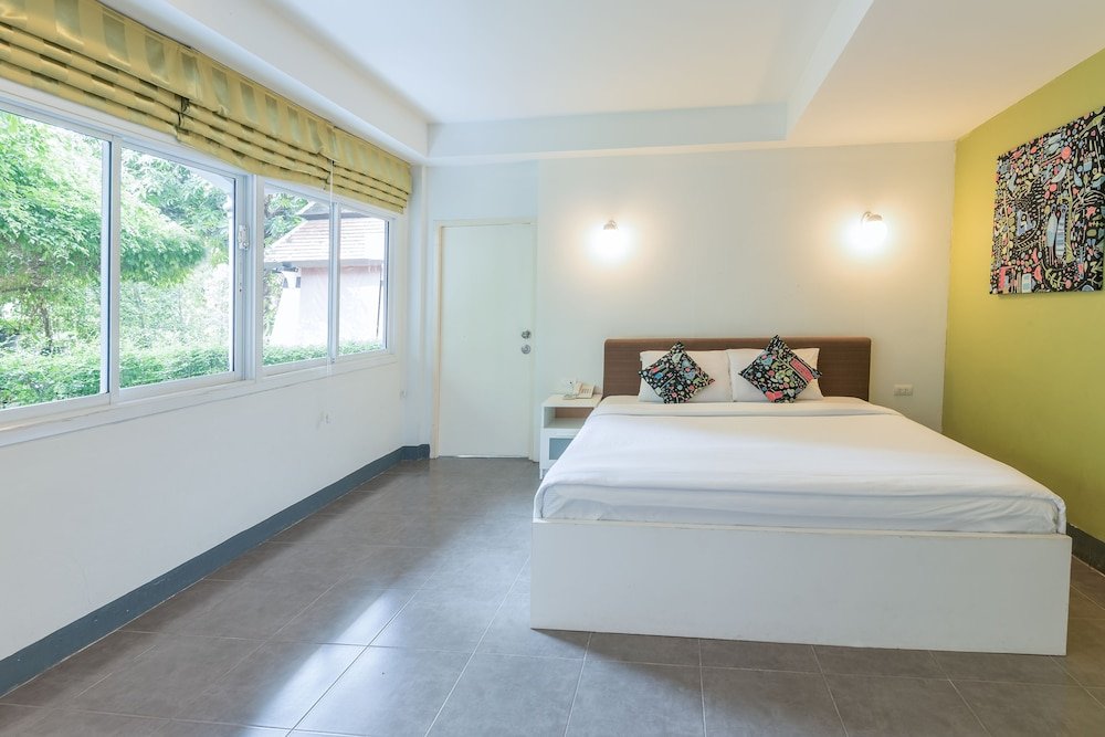 Lantana Pattaya Hotel & Resort - Tap to explore photos