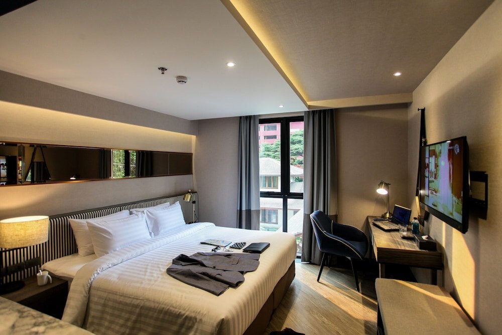 Vince Hotel Pratunam Room Type - Deluxe Discovery Deluxe King Room