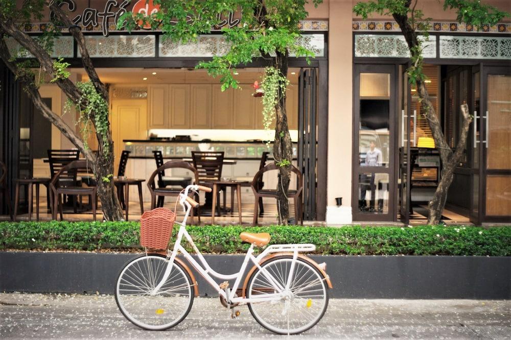 La Petite Salil Sukhumvit 8 - Tap to explore photos