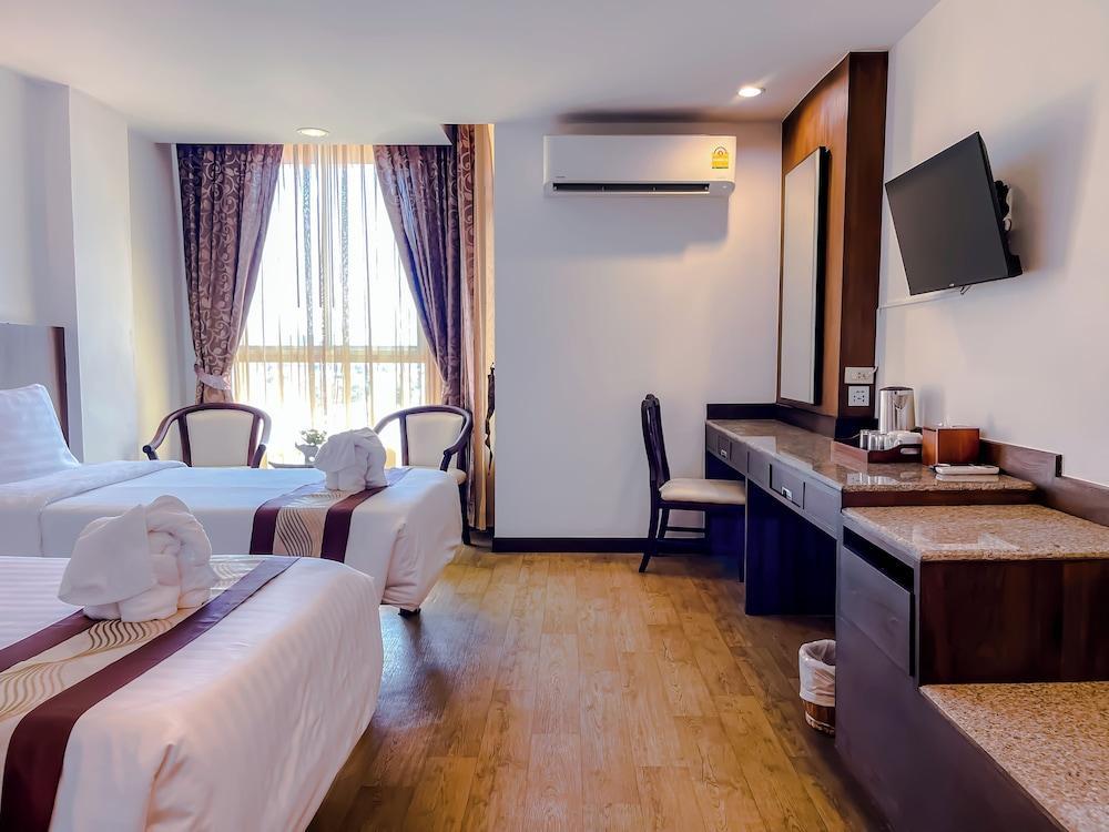 Eastern Grand Palace Room Type - Family Room, Multiple Beds