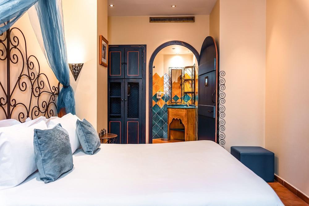 Villa Royale Montsouris Room Type - Deluxe Double Room