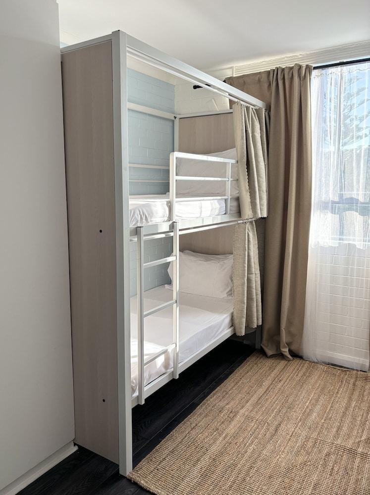 Little Coogee Hotel Room Type - 10 Bed Mixed Dorm,  18 - 35 years old only