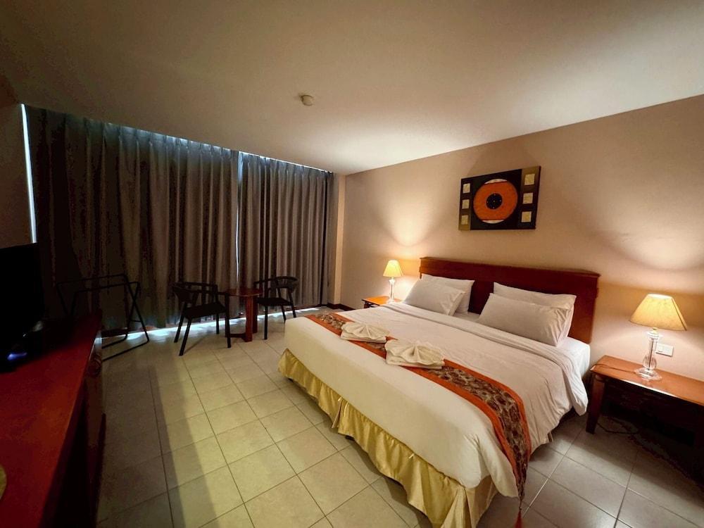 Crown Pattaya Beach Hotel Room Type - Superior Double Room