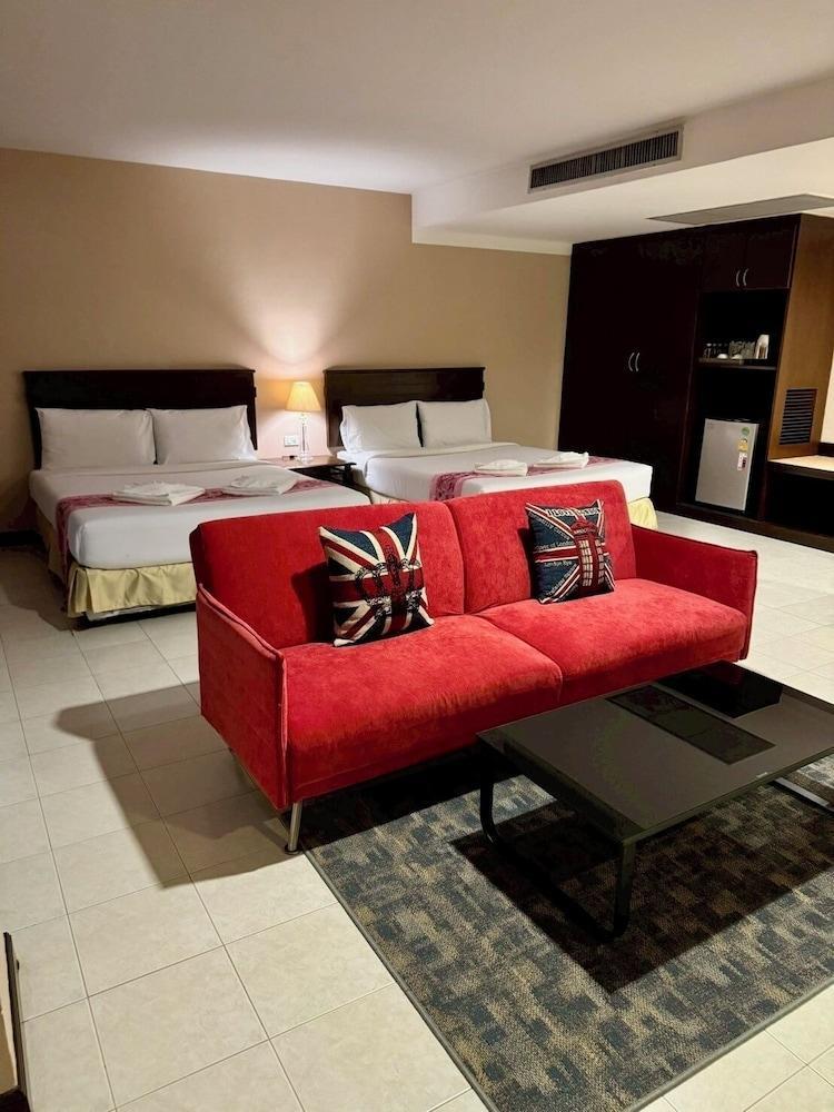 Crown Pattaya Beach Hotel Room Type - Family Room Crown Pattaya Beach Hotel Room Type - Family Room