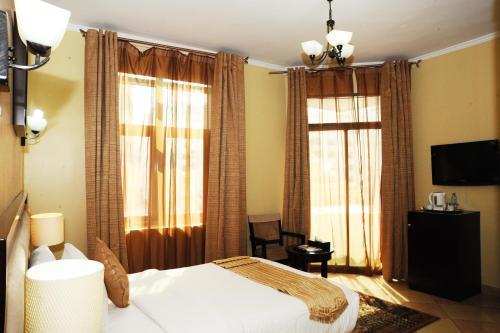Al Jazeera Royal Hotel - Tap to explore photos