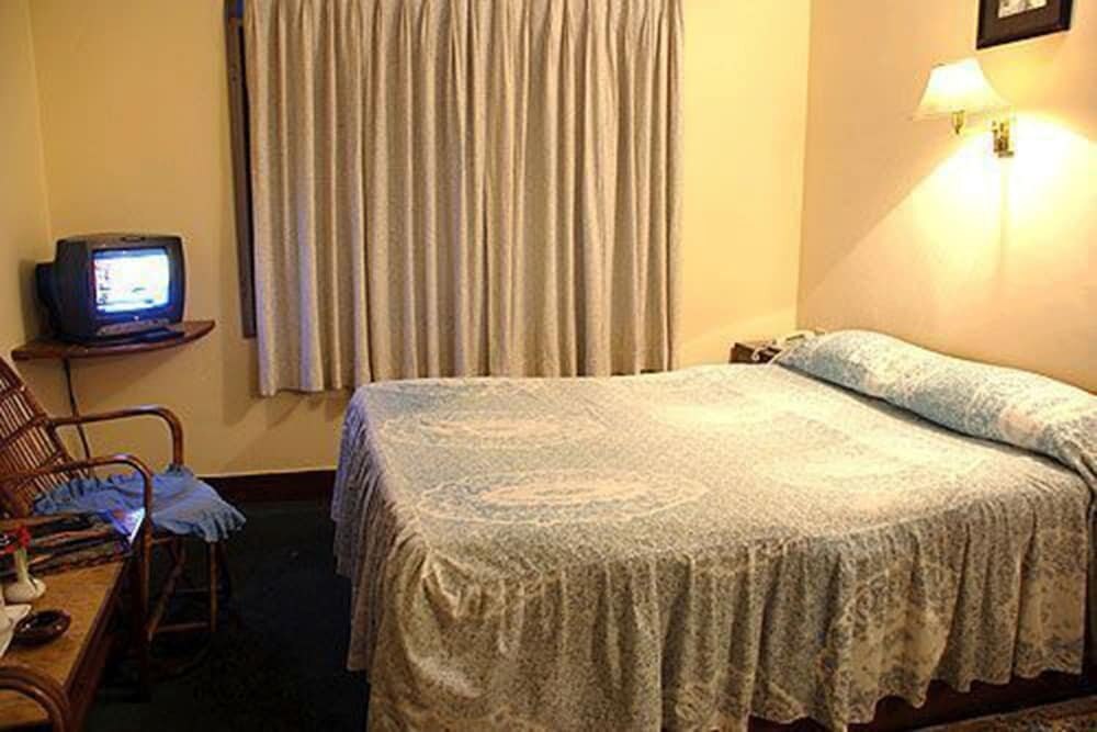 Fairmount Hotel Room Type - Deluxe Room, 1 King bed or 2 single beds Fairmount Hotel Room Type - Deluxe Room, 1 King bed or 2 single beds