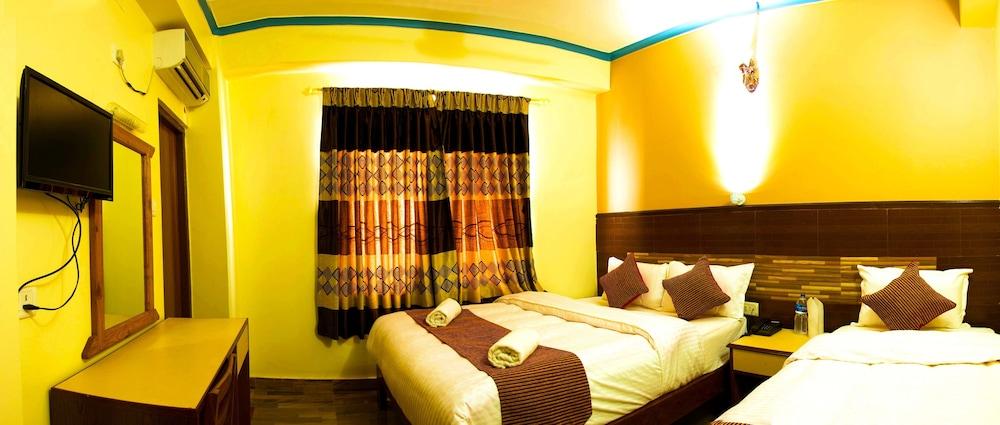 Hotel Adam Room Type - Deluxe Double or Twin Room (AC)