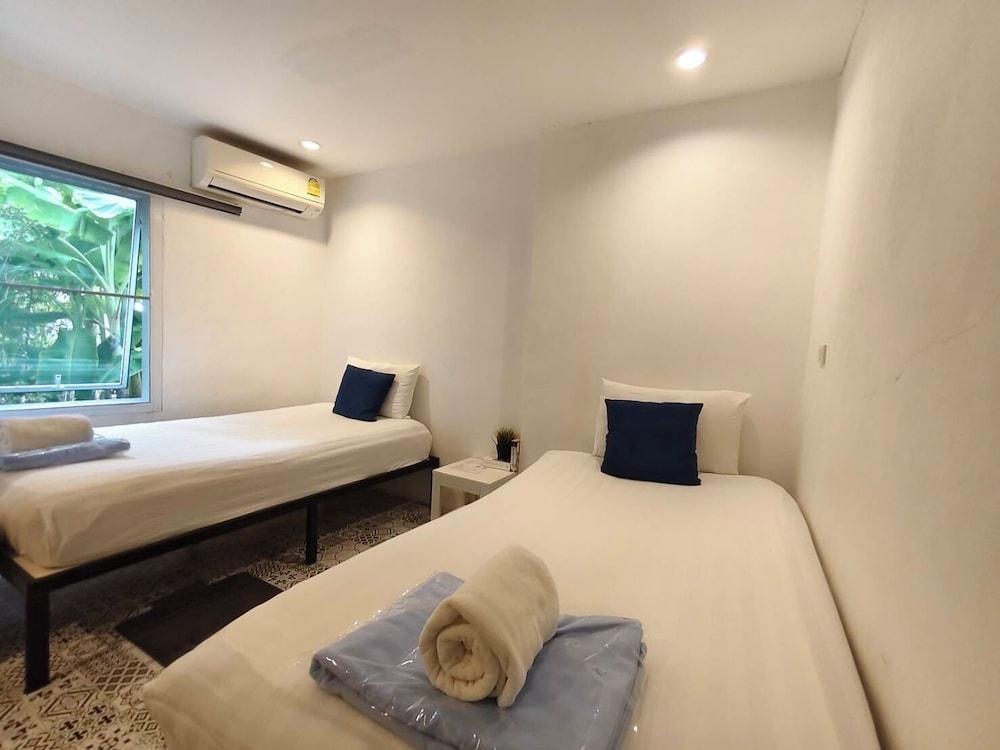 Chino Town at Yaowarat Phuket Room Type - Standard Twin Room