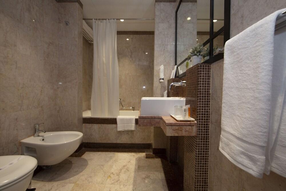 Number One Tower Hotel & Suites - Near Burj Khalifa  Room Type - Deluxe Studio Suite