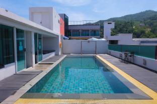 Icheck Inn Central Patong - Tap to explore photos