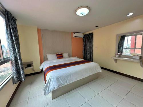 Aryan Suites Hotel - Tap to explore photos