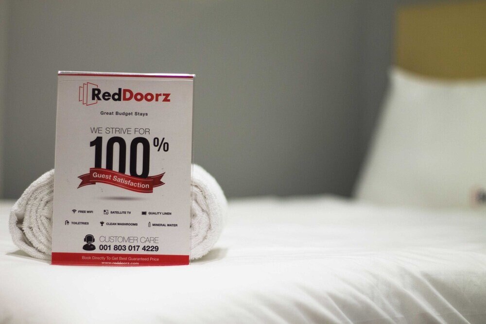 RedDoorz Plus @ Setiabudi Tengah - Tap to explore photos