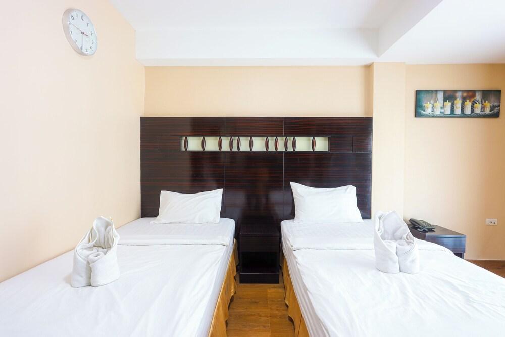 Land Royal Residence Pattaya Room Type - Deluxe Twin Room