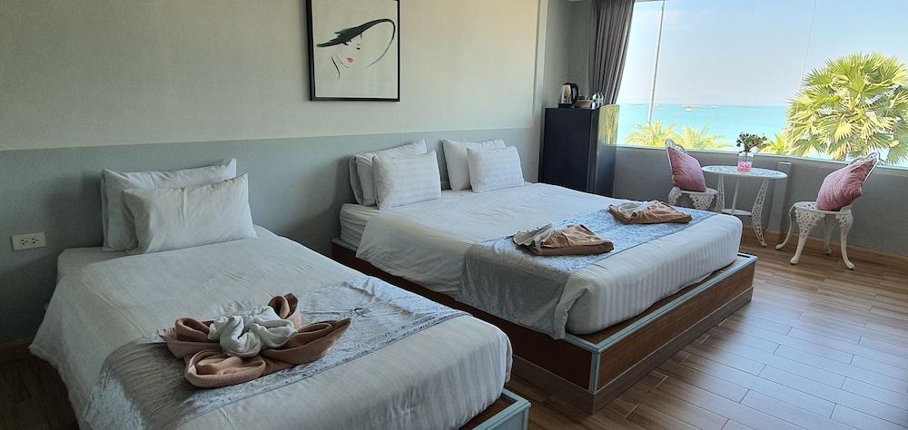 The Beach Front Resort Pattaya Room Type - Executive Triple Room, Sea View