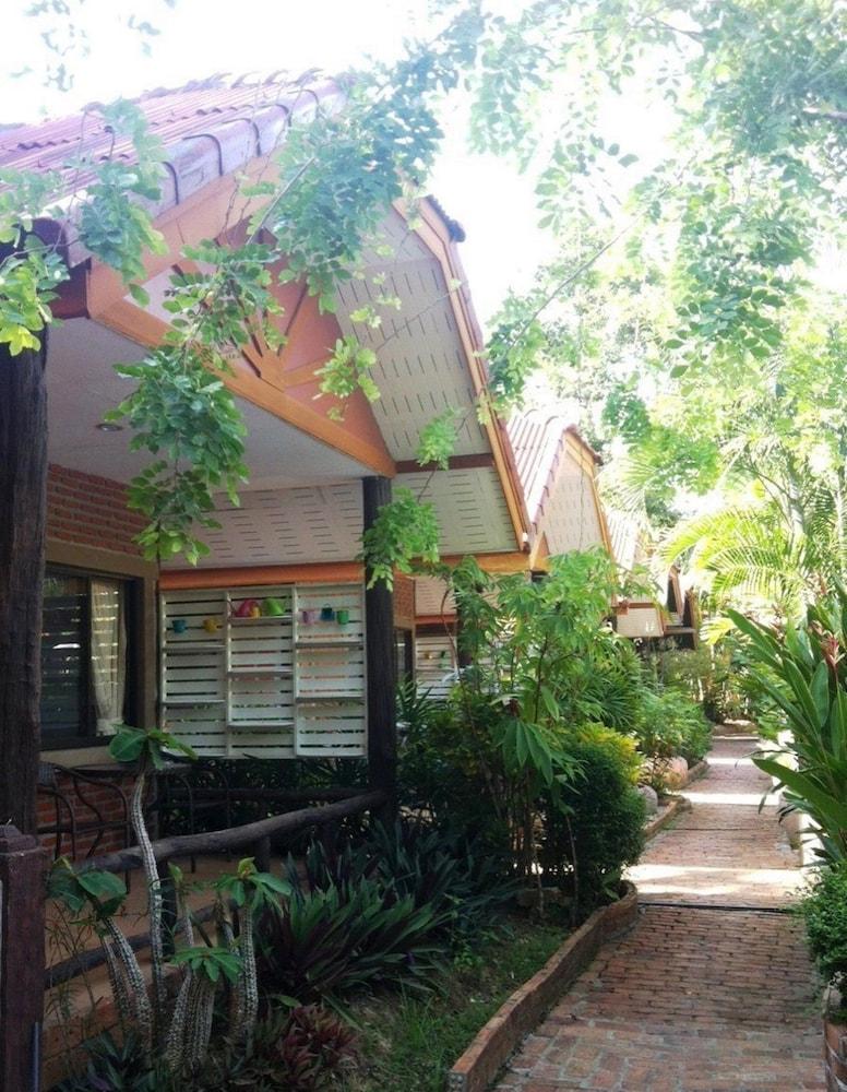Green View Village Resort Room Type - Standard Bungalow - Double