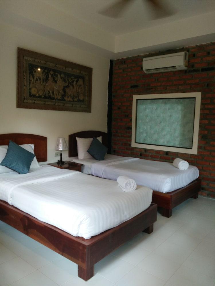 Green View Village Resort Room Type - Standard Bungalow - Twin