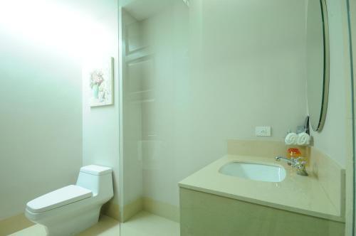 One One Bangkok  Room Type - Deluxe Double Room