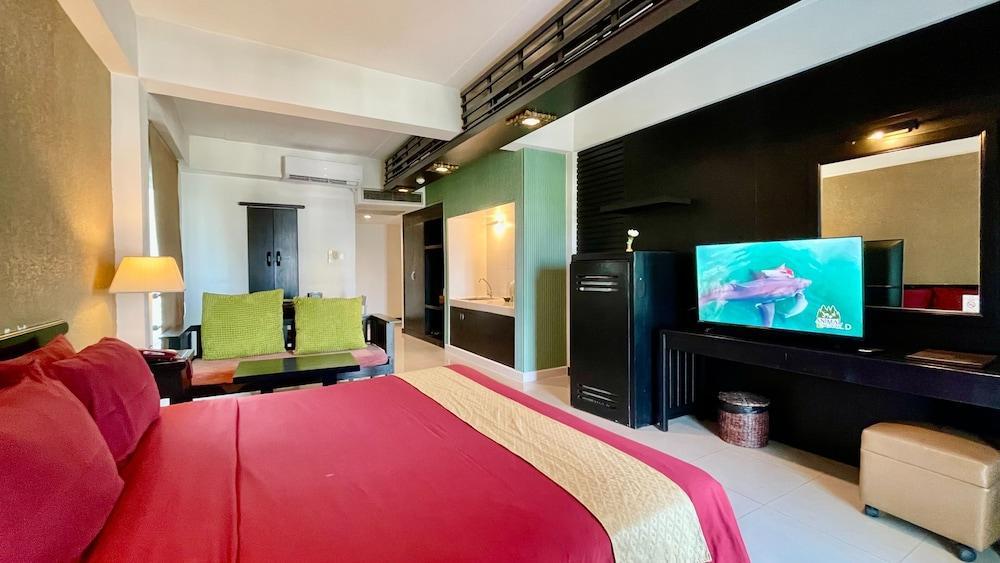 Siam Piman Hotel - Tap to explore photos