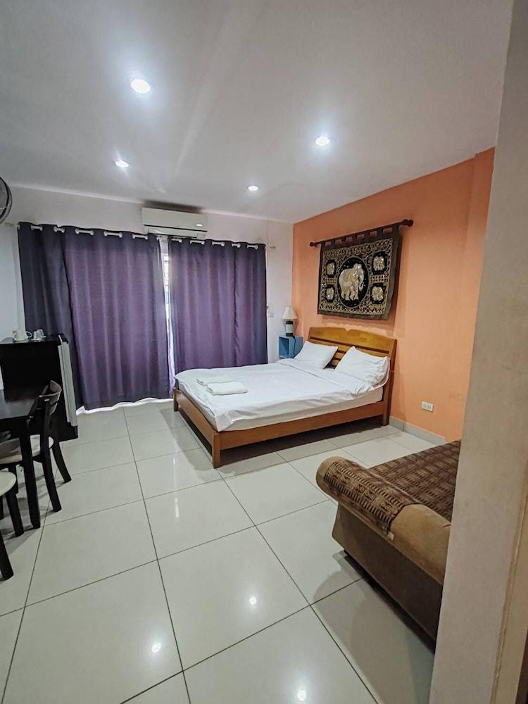 Jomtien Hostel Room Type - Superior Room