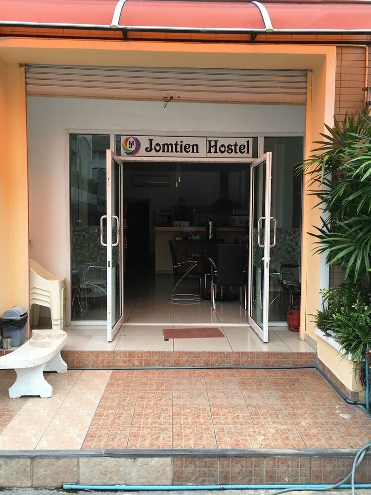 Jomtien Hostel - Tap to explore photos