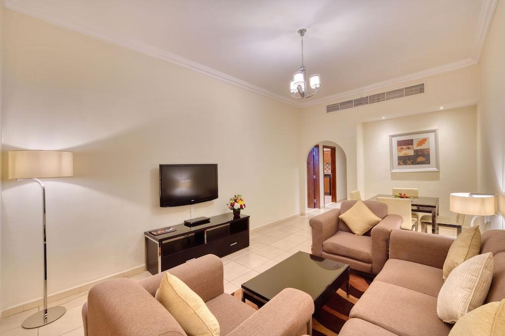 Pearl Marina Hotel Apartments Room Type - Deluxe One Bedroom Apartment with Free beach Transfer and 15% F &B Discount