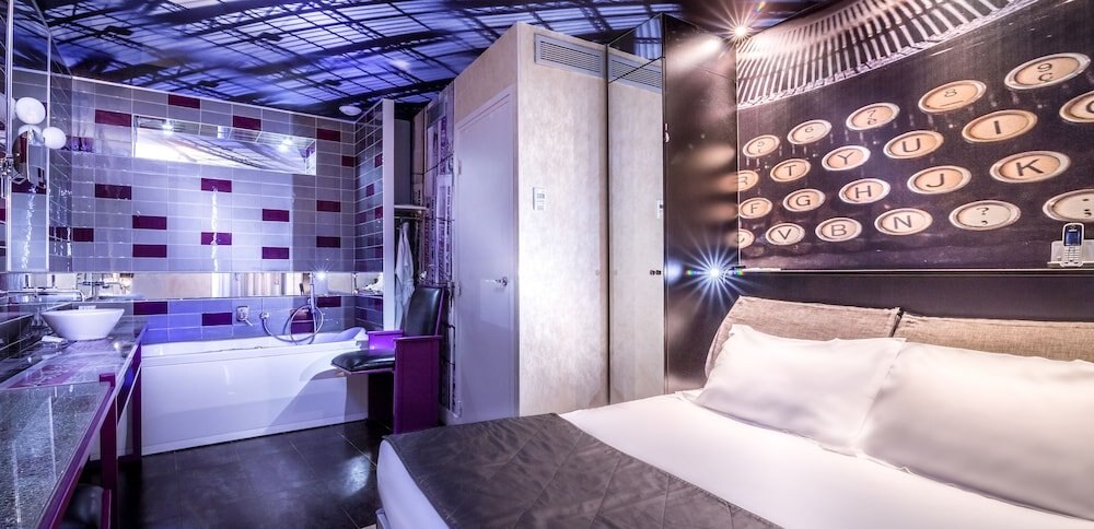 Apostrophe Hotel Room Type - Double Room with chromotherapy bath