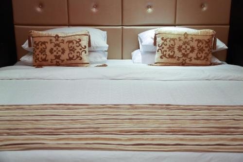 Ivory Grand Hotel Apartments - Tap to explore photos