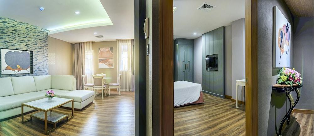 Royal Rattanakosin Hotel - Tap to explore photos