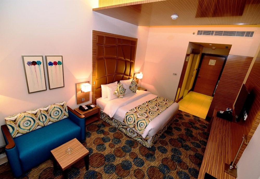 Best Western Plus Pearl Creek Room Type - Deluxe 1 King Bed