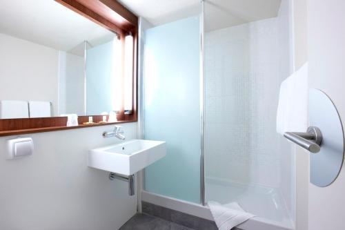 Campanile Roissy Room Type - Room Next Generation - 2 Single Beds