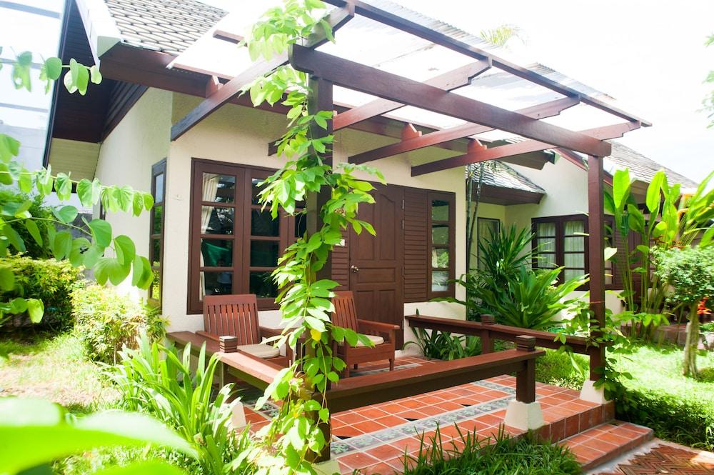 Montien House Chaweng Beach Resort Room Type - Deluxe Cottage Garden View Montien House Chaweng Beach Resort Room Type - Deluxe Cottage Garden View