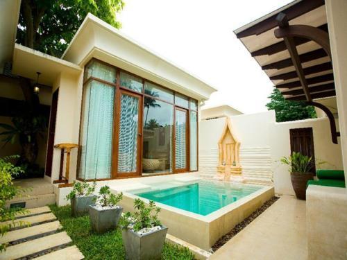 Montien House Chaweng Beach Resort - Tap to explore photos