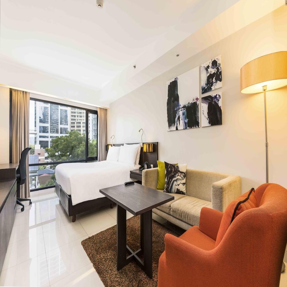 Maitria Hotel Sukhumvit 18, A Chatrium Collection Room Type - Studio Superior King Bed