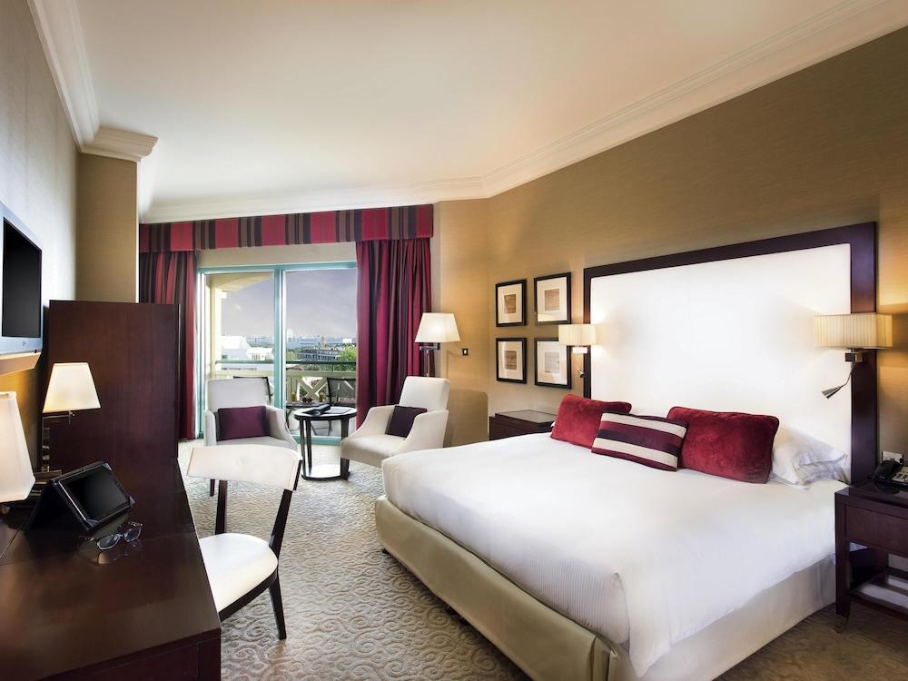  Movenpick Grand Al Bustan Room Type - Premium Executive Room with 1 King Bed